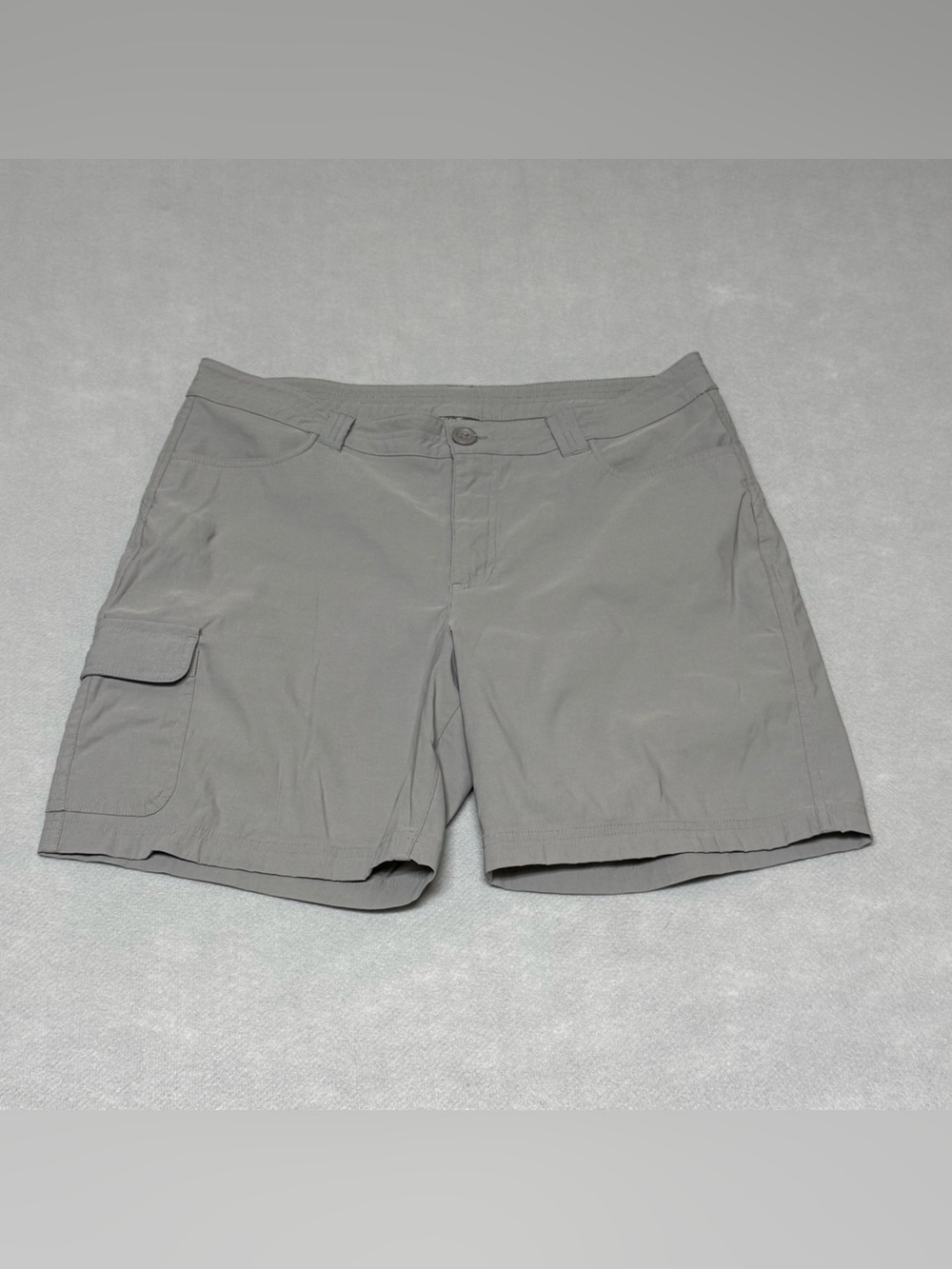 Edie Bauer women’s Lightweight Gray Cargo Shorts size 10 sporty utility